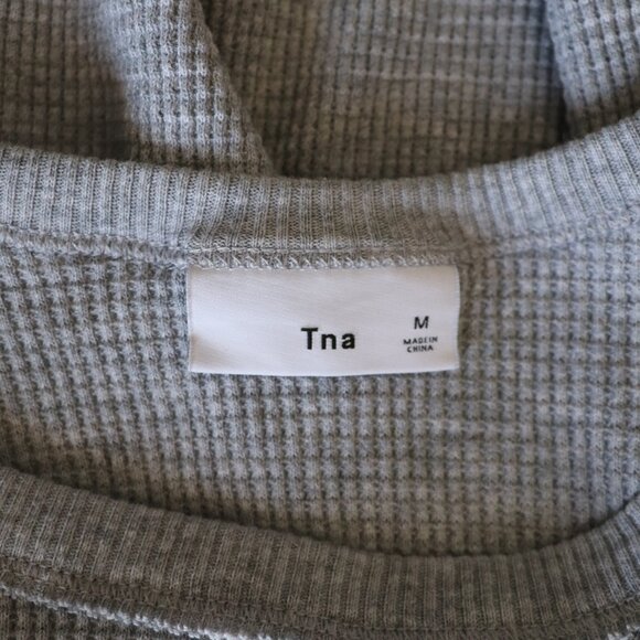 TNA Women's Sz M Grey Alder Crewneck Waffle Knit Thermal Long Sleeve Stretch Top - Picture 9 of 11